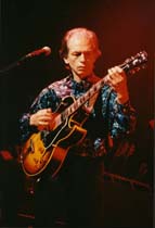 Steve Howe; (c) Robin Kauffman