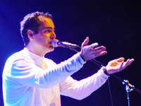 Neal Morse live in Tilburg, Holland, Nov 17, 2003 (photo: John Bollenberg)