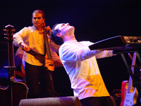 Neal Morse live in Tilburg, Holland on Nov 17, 2003 (photo: John Bollenberg)