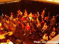 The orchestra at the Vai concert (Photo: © John Bollenberg)