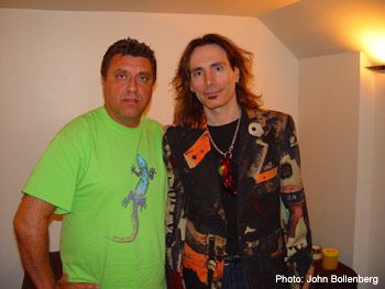 Steve Vai with John Bollenberg (photo: ©John Bollenberg)