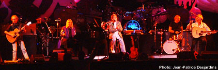 Yes live in August 2004 - the acoustic set (Photo: Jean-Patrice Desjardins)
