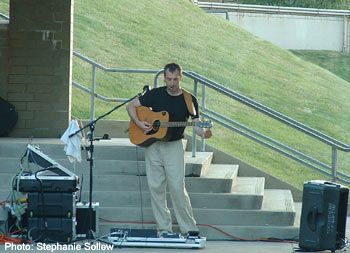 Alon at NEARFest 2005 (photo: Stephanie Sollow)