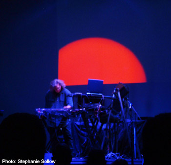 Steve Roach at NEARfest 2005 (photo: Stephanie Sollow)